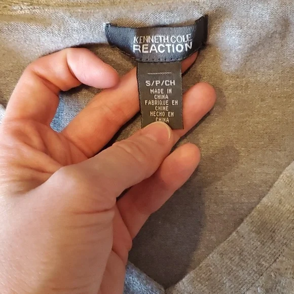 Kenneth Cole v-neck sweater - Picture 2 of 3